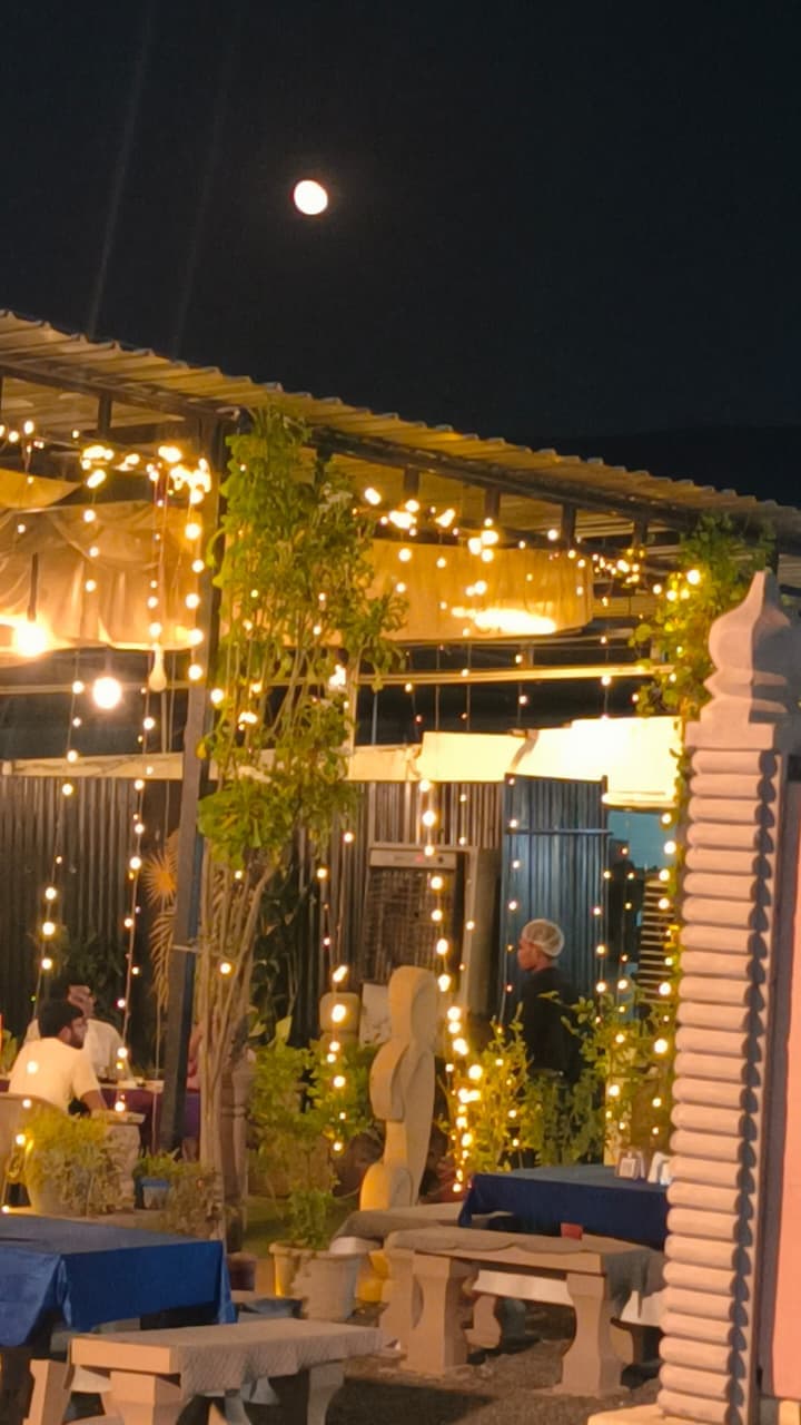 CHAV Restaurant — Garden moonlight
